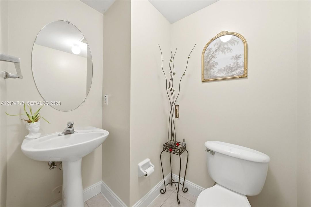For Sale: $245,000 (2 beds, 2 baths, 1370 Square Feet)
