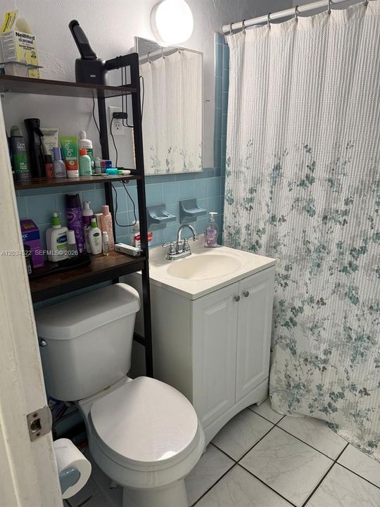 For Rent: $2,100 (2 beds, 1 baths, 825 Square Feet)