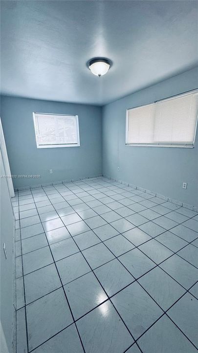 For Rent: $2,100 (2 beds, 1 baths, 825 Square Feet)