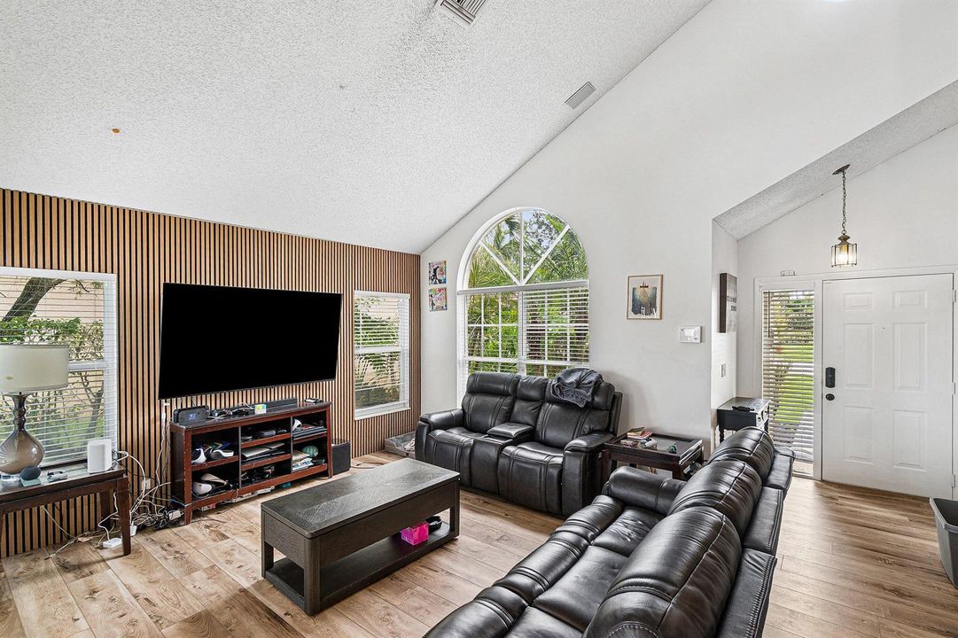 006-7366AshleyShoresCircle-LakeWorth-FL-