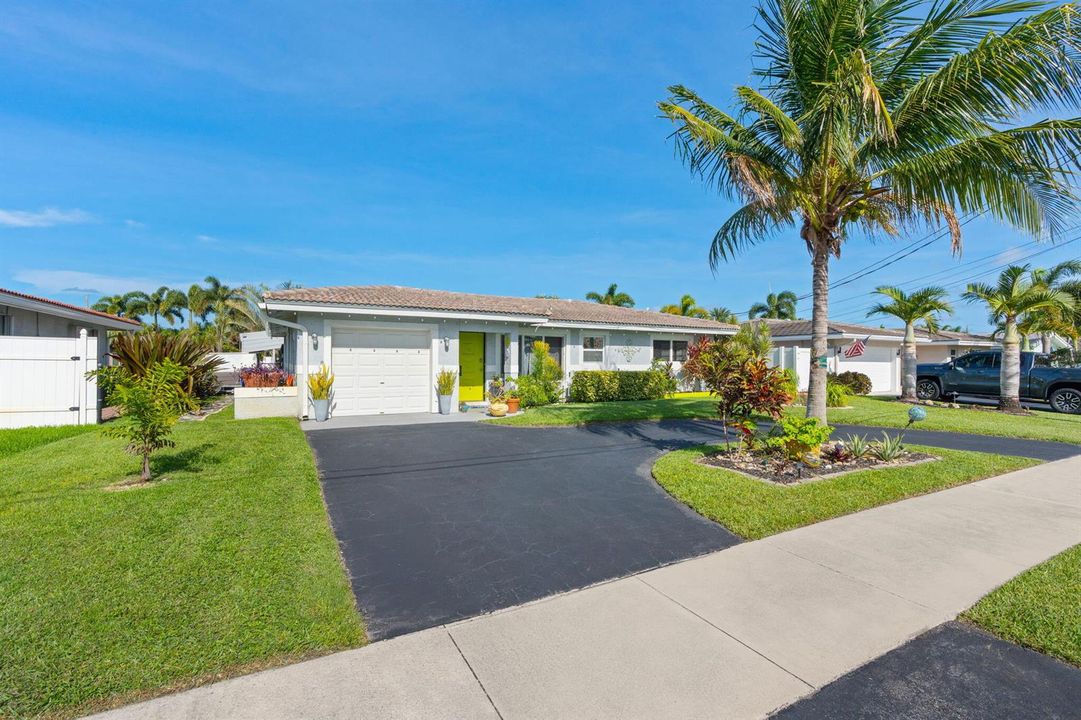 2-web-or-mls-240 SE 2nd Ave, Pompano Bea