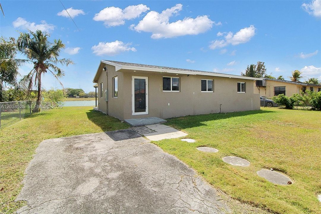 For Sale: $590,000 (3 beds, 2 baths, 1080 Square Feet)