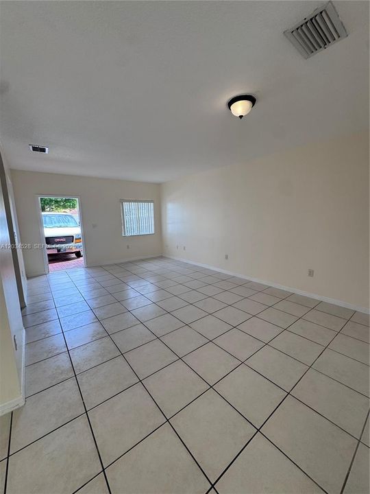 En Renta: $3,000 (4 camas, 3 baños, 1840 Pies cuadrados)
