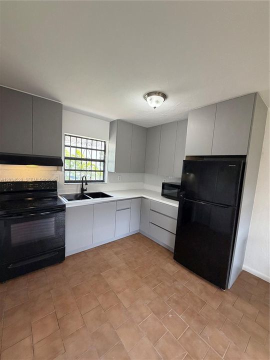 В аренду: $1,900 (2 спален, 1 ванн, 1676 Квадратных фут)