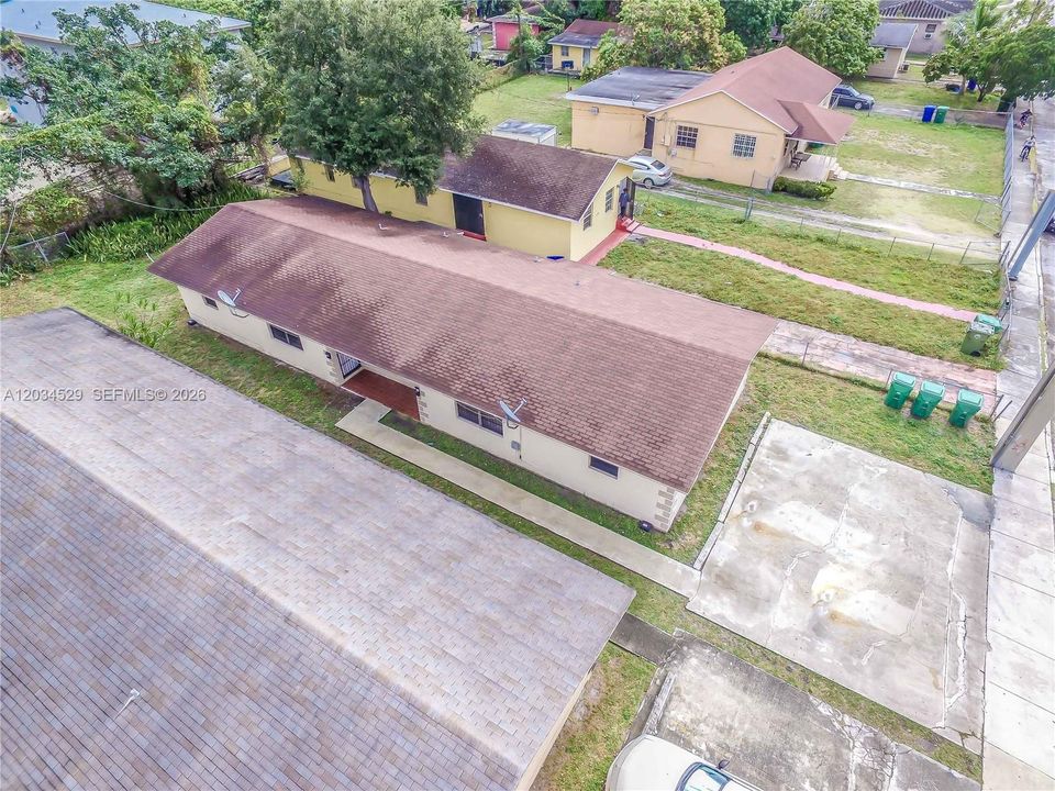 В аренду: $1,900 (2 спален, 1 ванн, 1676 Квадратных фут)