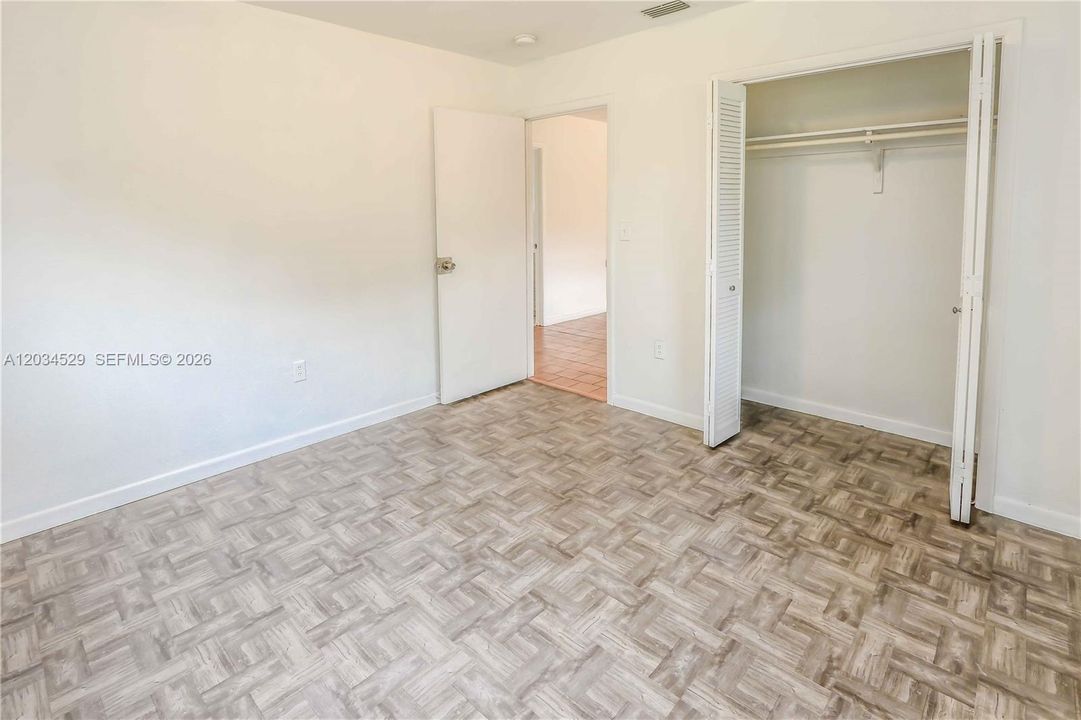 В аренду: $1,900 (2 спален, 1 ванн, 1676 Квадратных фут)