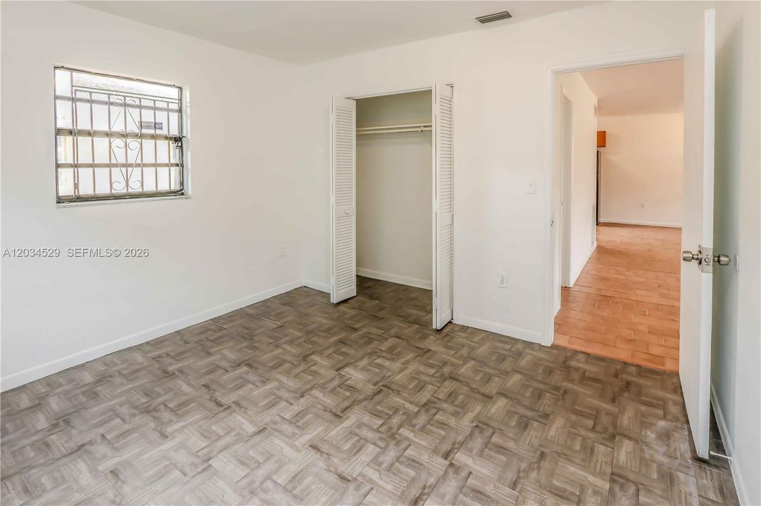 В аренду: $1,900 (2 спален, 1 ванн, 1676 Квадратных фут)