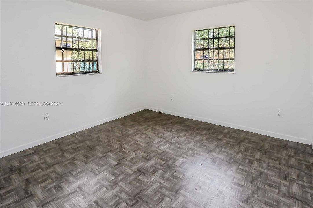 В аренду: $1,900 (2 спален, 1 ванн, 1676 Квадратных фут)