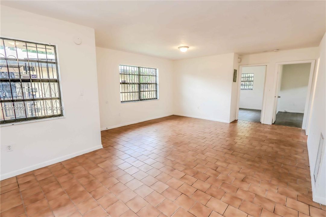 В аренду: $1,900 (2 спален, 1 ванн, 1676 Квадратных фут)