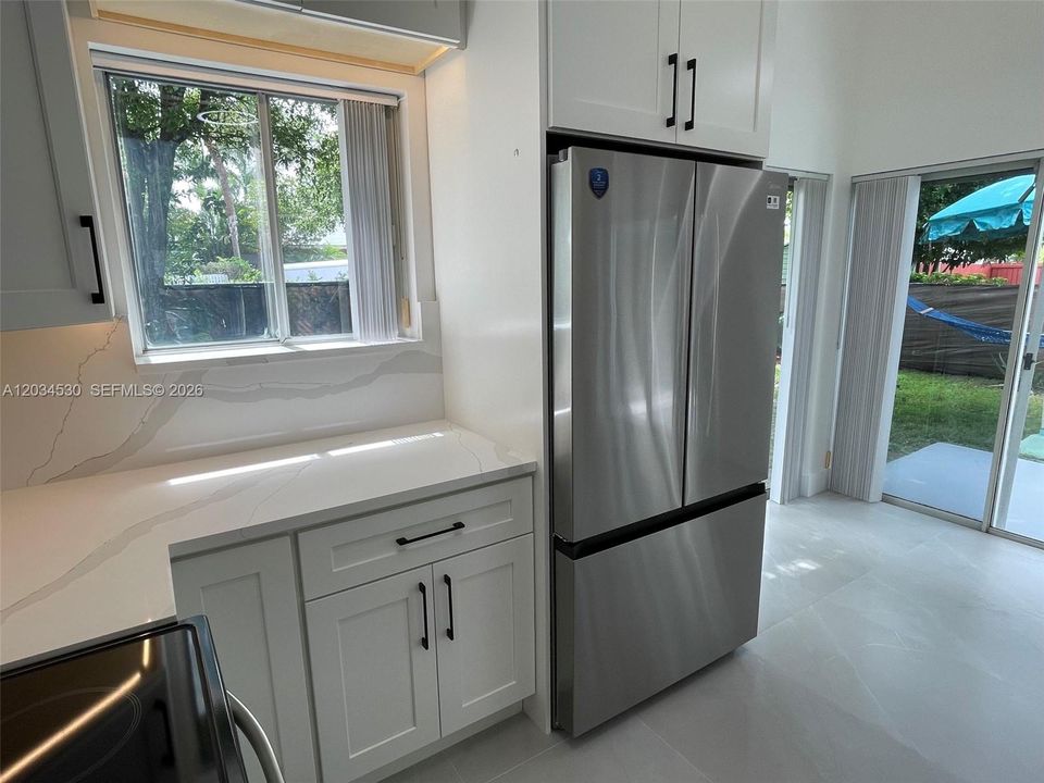For Rent: $3,325 (3 beds, 2 baths, 1281 Square Feet)