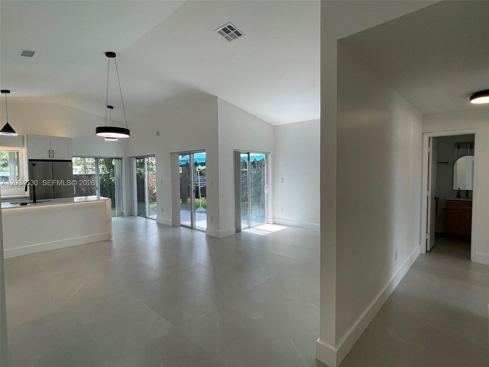 For Rent: $3,325 (3 beds, 2 baths, 1281 Square Feet)