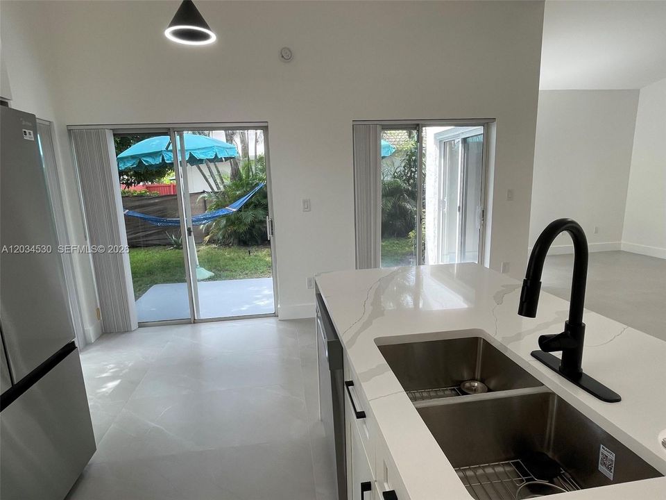 For Rent: $3,325 (3 beds, 2 baths, 1281 Square Feet)