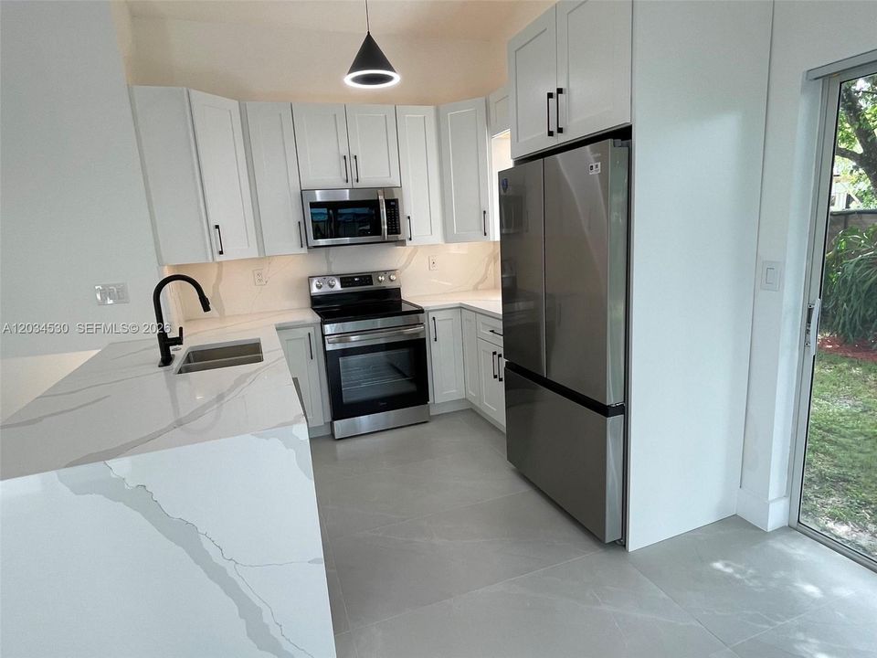 For Rent: $3,325 (3 beds, 2 baths, 1281 Square Feet)