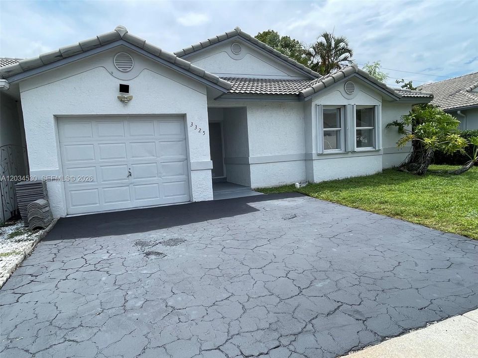 For Rent: $3,325 (3 beds, 2 baths, 1281 Square Feet)