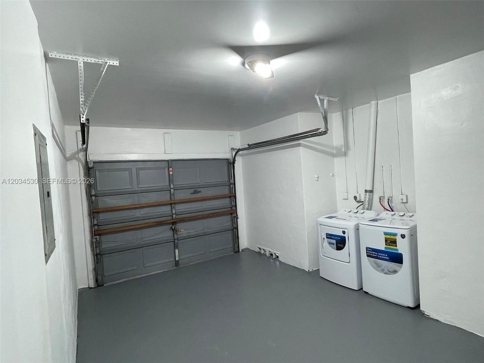 For Rent: $3,325 (3 beds, 2 baths, 1281 Square Feet)