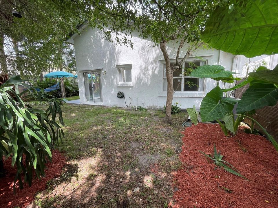 For Rent: $3,325 (3 beds, 2 baths, 1281 Square Feet)