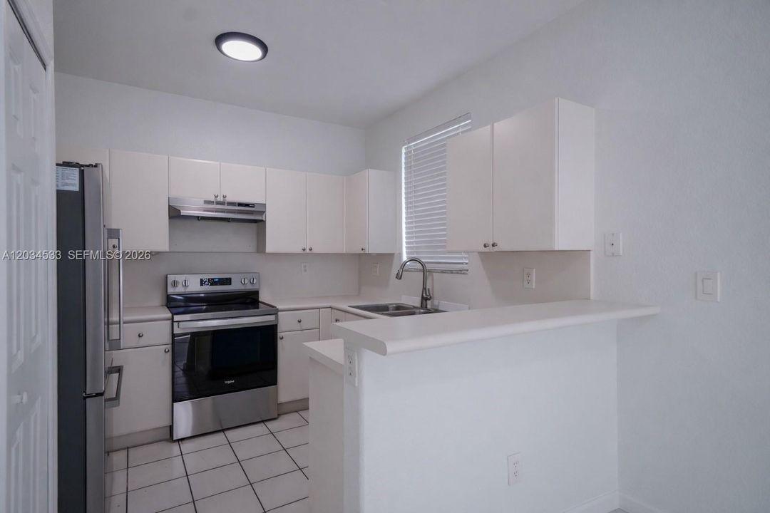 For Sale: $275,000 (3 beds, 3 baths, 1423 Square Feet)