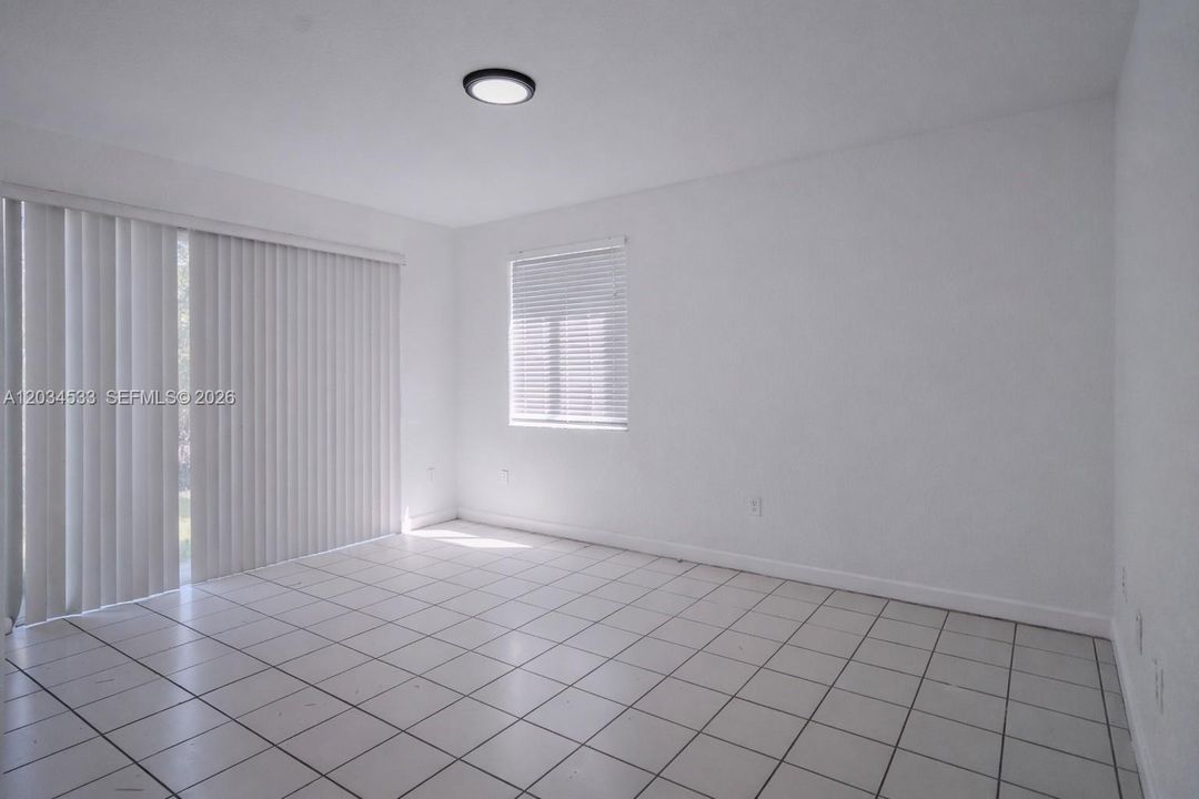 For Sale: $275,000 (3 beds, 3 baths, 1423 Square Feet)