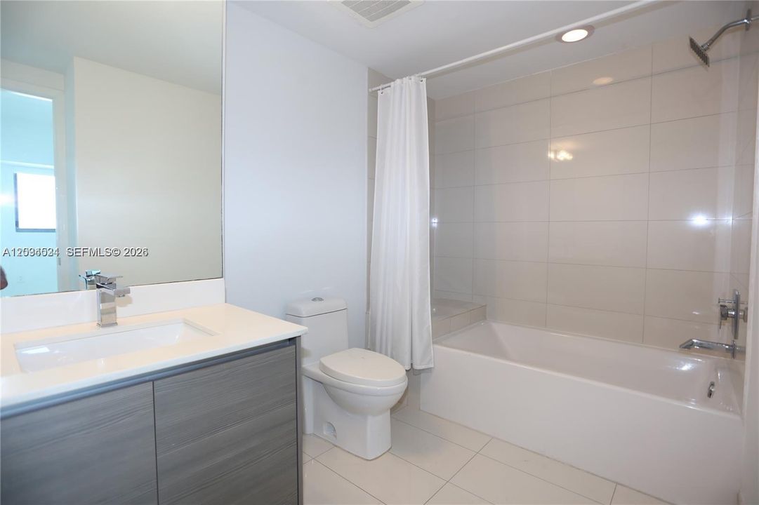 В аренду: $4,500 (2 спален, 2 ванн, 1104 Квадратных фут)