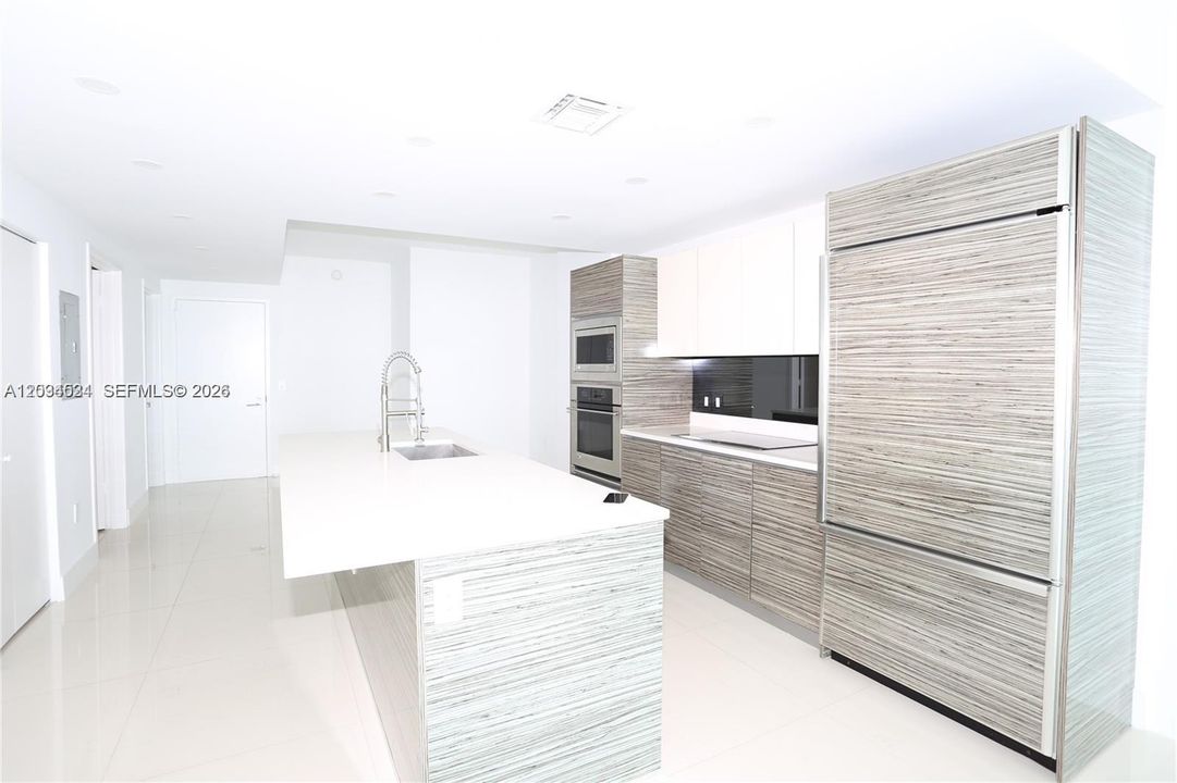 В аренду: $4,500 (2 спален, 2 ванн, 1104 Квадратных фут)
