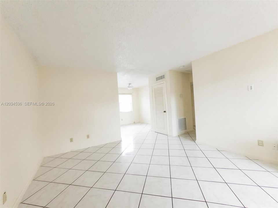 For Rent: $2,000 (2 beds, 1 baths, 3412 Square Feet)