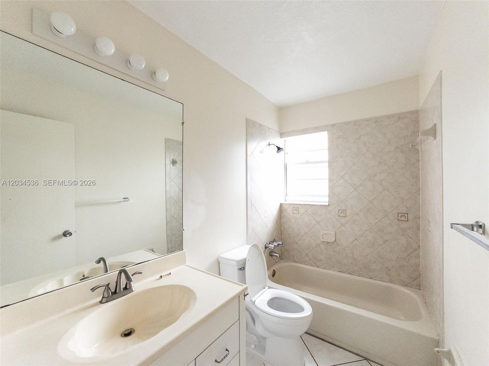 For Rent: $2,000 (2 beds, 1 baths, 3412 Square Feet)