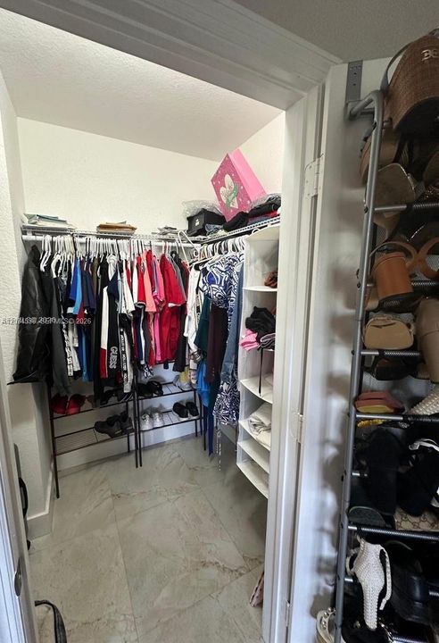 En Renta: $3,700 (4 camas, 3 baños, 2146 Pies cuadrados)