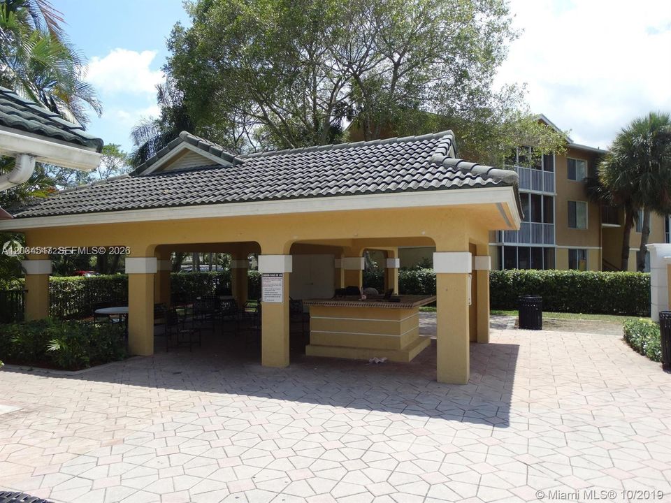 For Rent: $2,300 (3 beds, 2 baths, 1170 Square Feet)