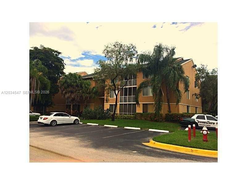 For Rent: $2,300 (3 beds, 2 baths, 1170 Square Feet)