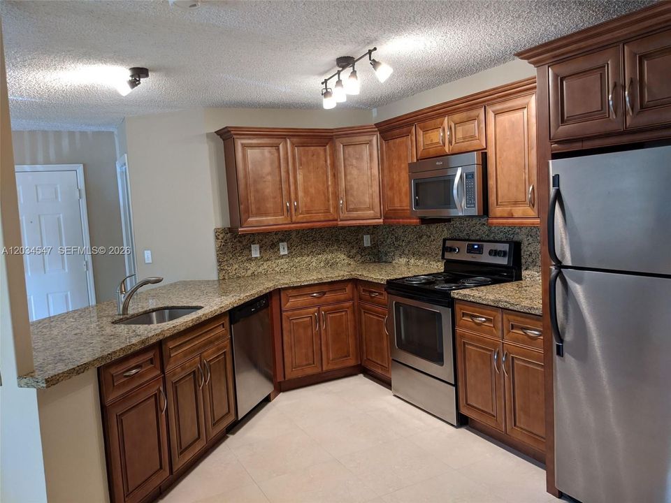 For Rent: $2,300 (3 beds, 2 baths, 1170 Square Feet)