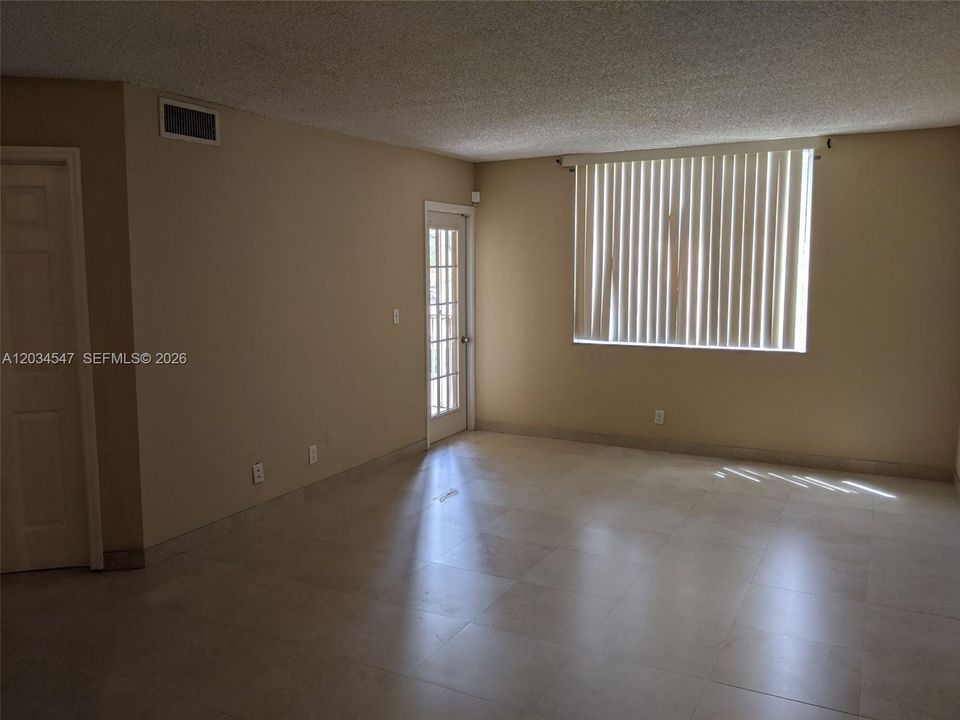 For Rent: $2,300 (3 beds, 2 baths, 1170 Square Feet)