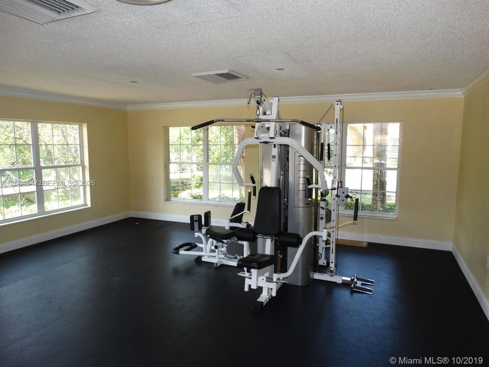 For Rent: $2,300 (3 beds, 2 baths, 1170 Square Feet)