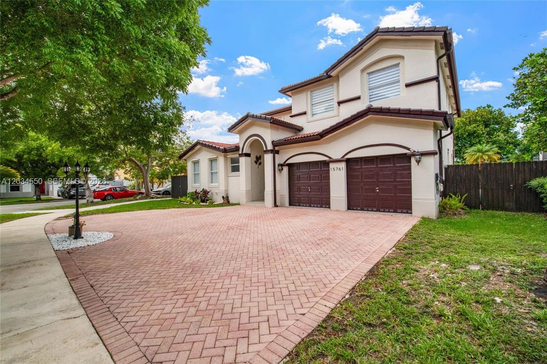 For Sale: $1,225,000 (4 beds, 3 baths, 2588 Square Feet)