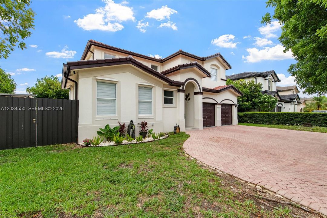 For Sale: $1,225,000 (4 beds, 3 baths, 2588 Square Feet)