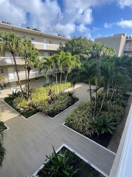 For Rent: $1,750 (1 beds, 1 baths, 712 Square Feet)