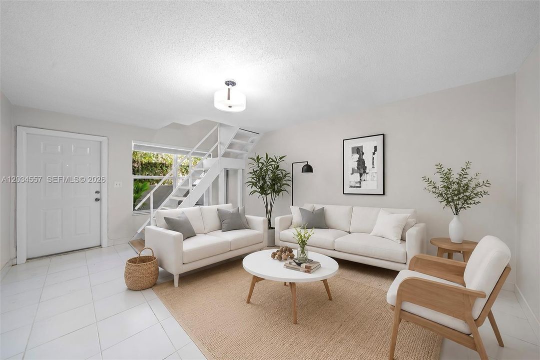 For Sale: $425,000 (1 beds, 1 baths, 700 Square Feet)