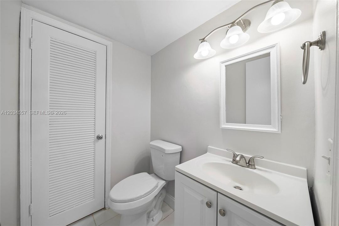 For Sale: $425,000 (1 beds, 1 baths, 700 Square Feet)