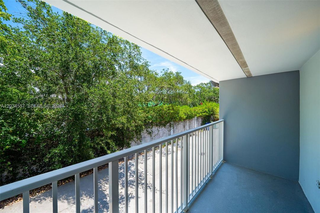 For Sale: $425,000 (1 beds, 1 baths, 700 Square Feet)