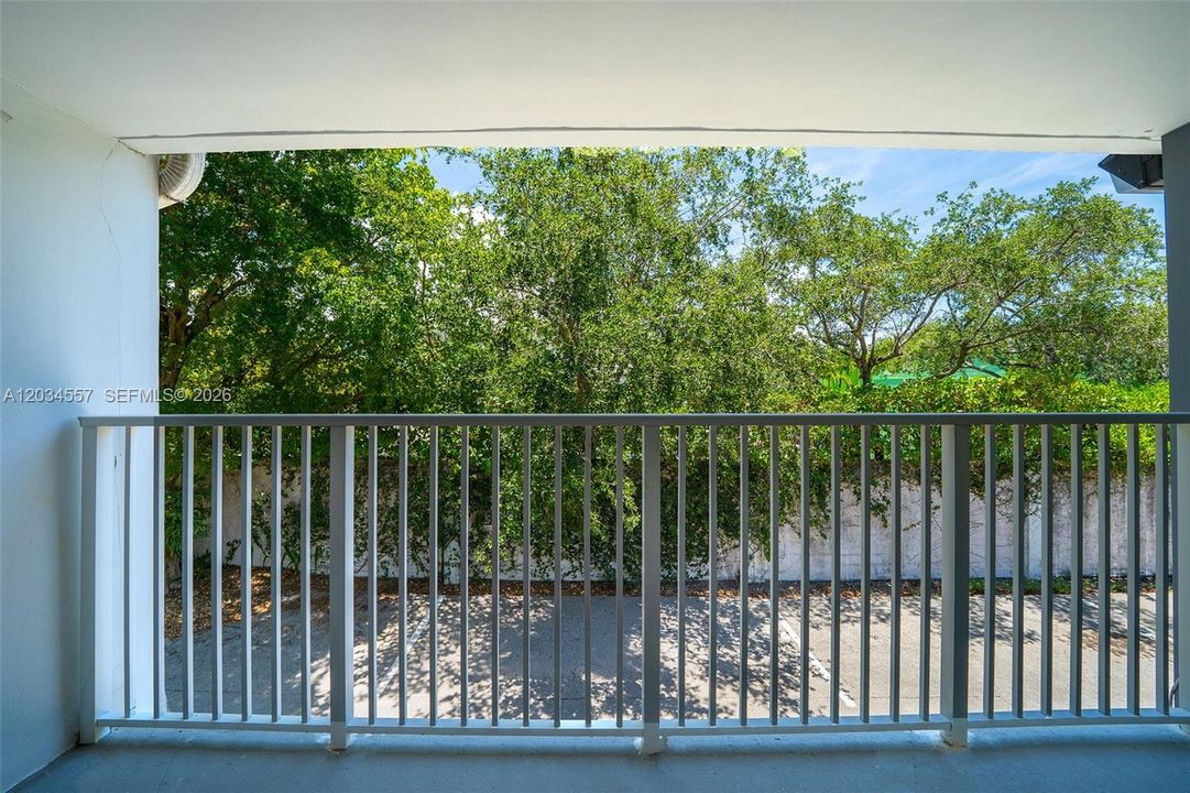 For Sale: $425,000 (1 beds, 1 baths, 700 Square Feet)