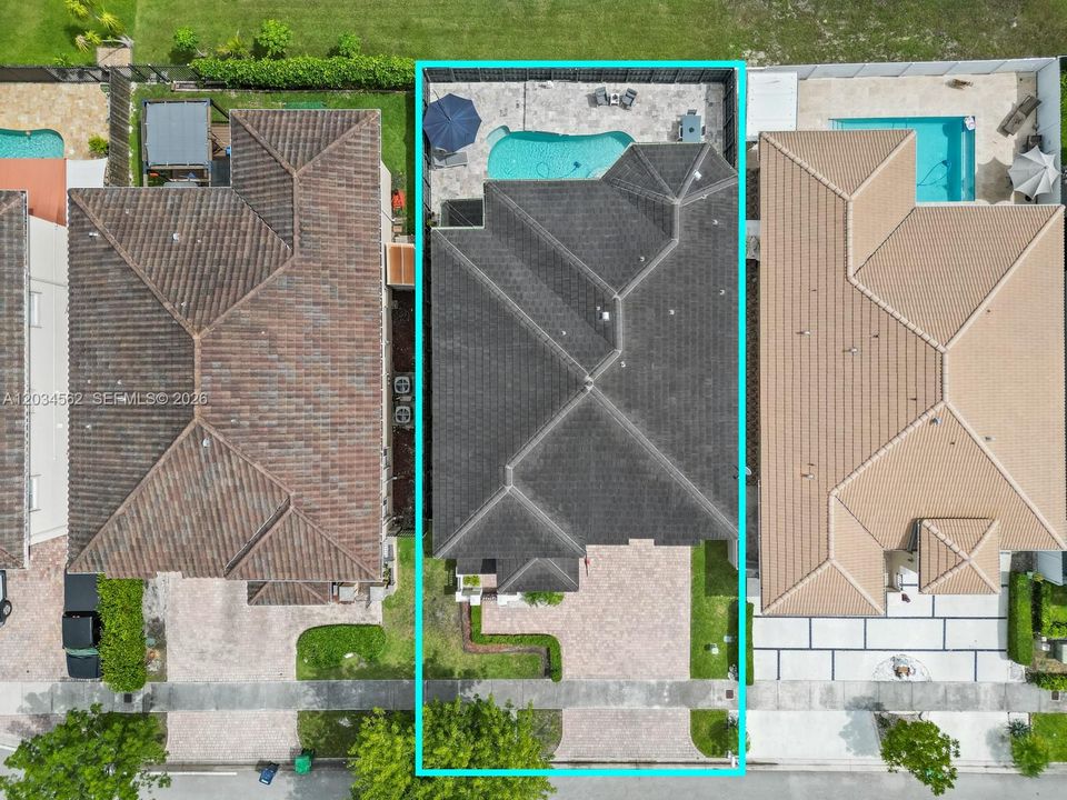 For Sale: $929,900 (4 beds, 2 baths, 2703 Square Feet)