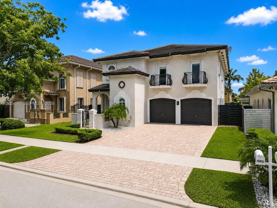 For Sale: $929,900 (4 beds, 2 baths, 2703 Square Feet)