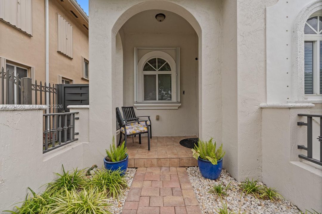 For Sale: $929,900 (4 beds, 2 baths, 2703 Square Feet)