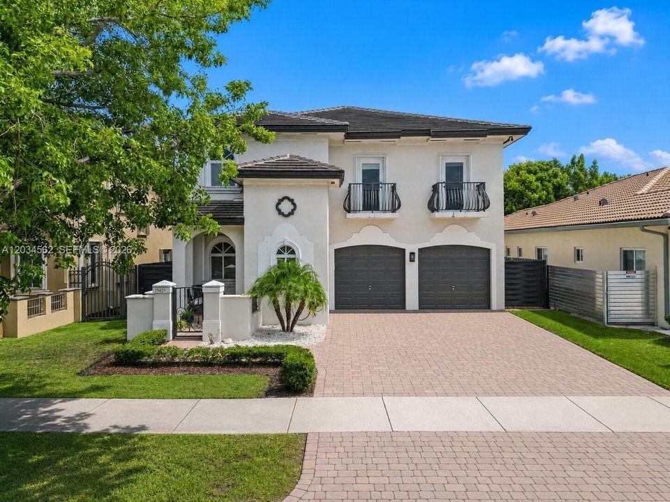 For Sale: $929,900 (4 beds, 2 baths, 2703 Square Feet)