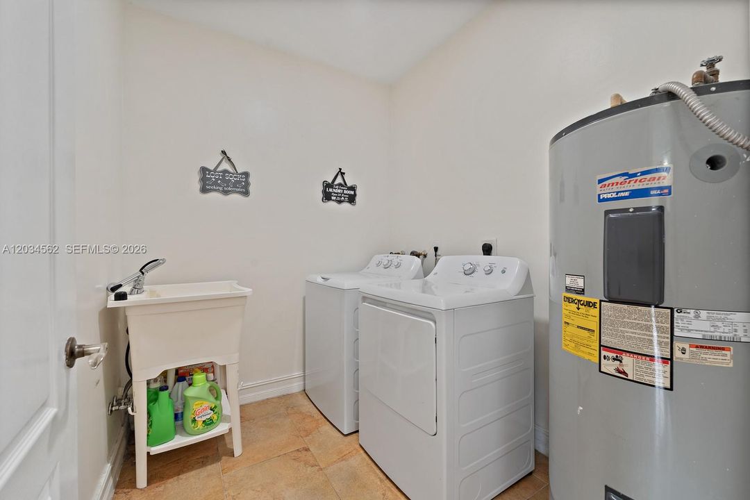 For Sale: $929,900 (4 beds, 2 baths, 2703 Square Feet)