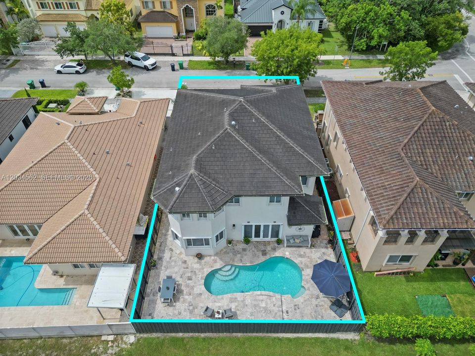 For Sale: $929,900 (4 beds, 2 baths, 2703 Square Feet)