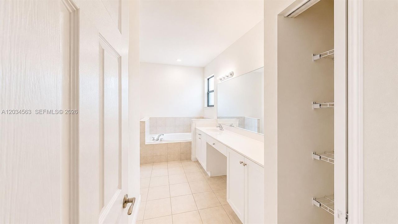 En Renta: $4,000 (5 camas, 3 baños, 2894 Pies cuadrados)