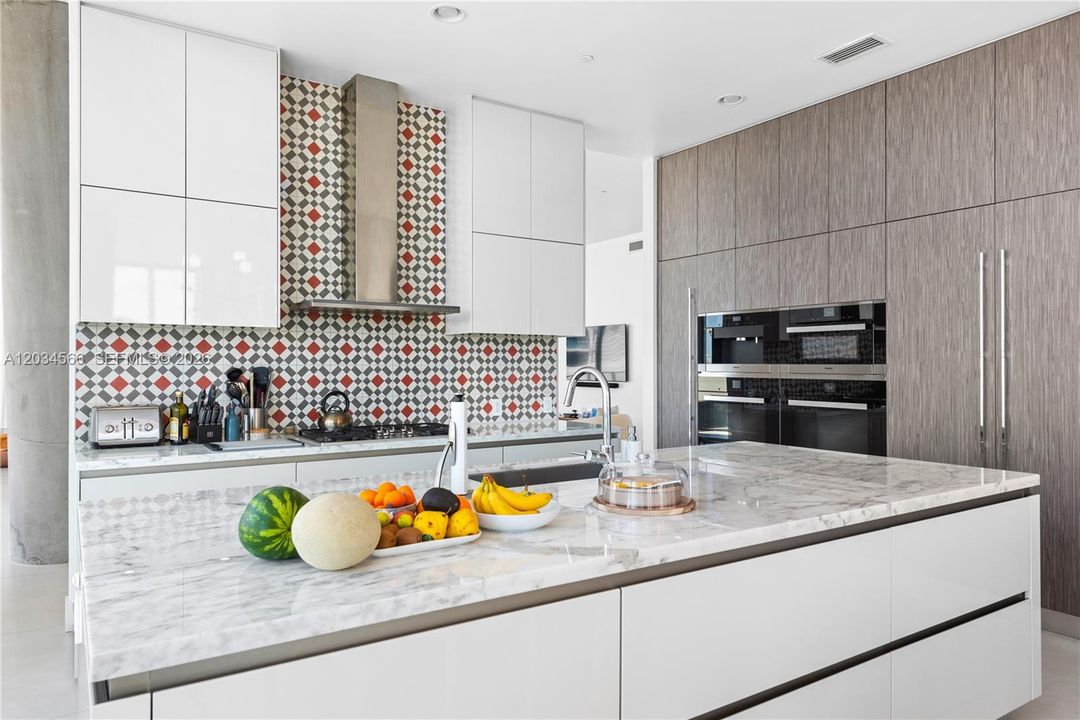 For Sale: $9,390,000 (6 beds, 6 baths, 5332 Square Feet)