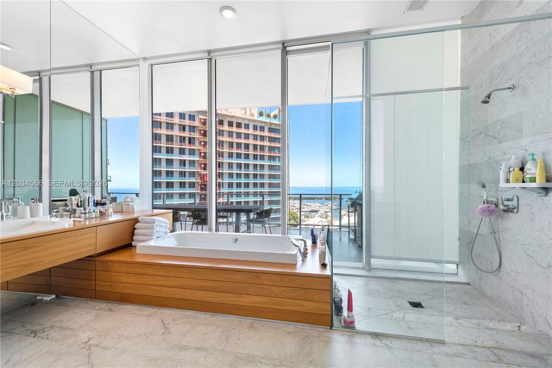For Sale: $9,390,000 (6 beds, 6 baths, 5332 Square Feet)