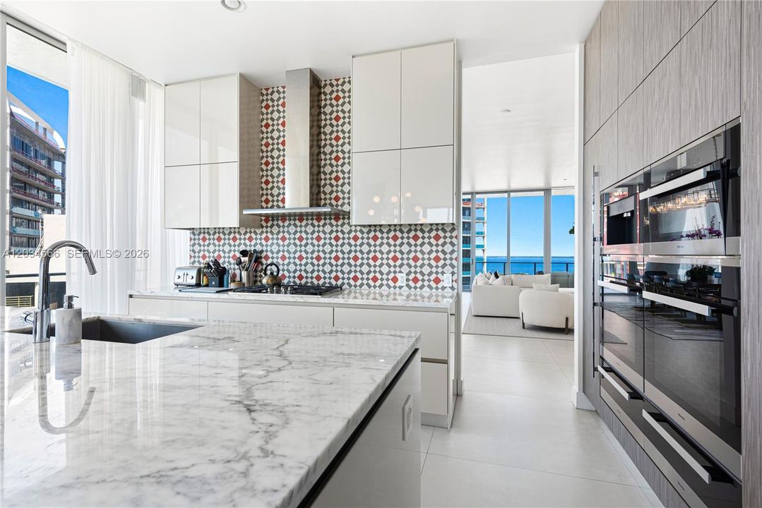 For Sale: $9,390,000 (6 beds, 6 baths, 5332 Square Feet)