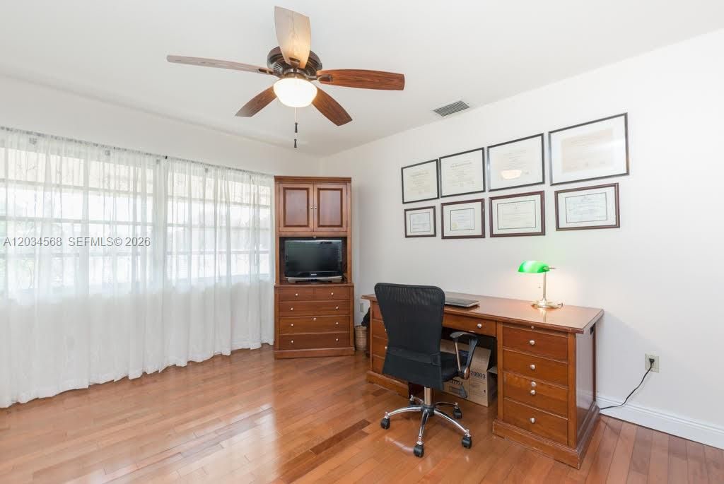 For Rent: $10,900 (4 beds, 3 baths, 2800 Square Feet)